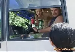 Seksi Pinky iyi baş liseli oorno veren
