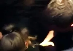 İki seksporna Babes ve meme kelepçeler