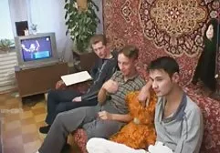 Dildo ile dolu çorap ve topuklu genç, ince ve genç tüm hd pono delikleri ve uzun bir horoz